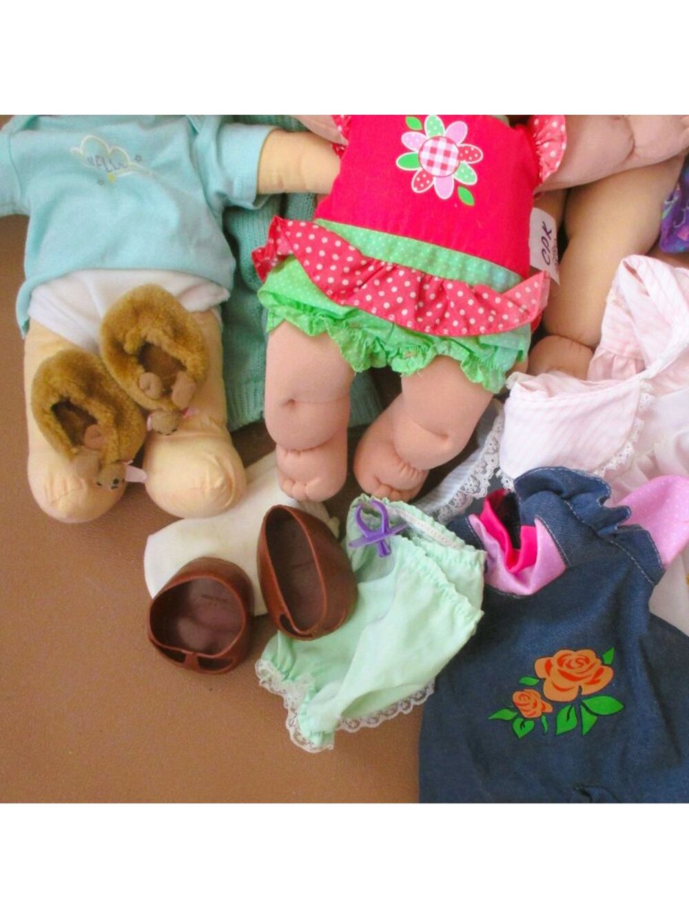 Lot Of 6 Cabbage Patch Dolls With 17 Accessories Mixed Clothes Shoes TLC Needed - Picture 3 of 5